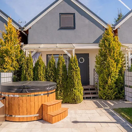 Flauta Caloroczne Z Prywatna Balia, Sauna I Jacuzzi Ferienhaus